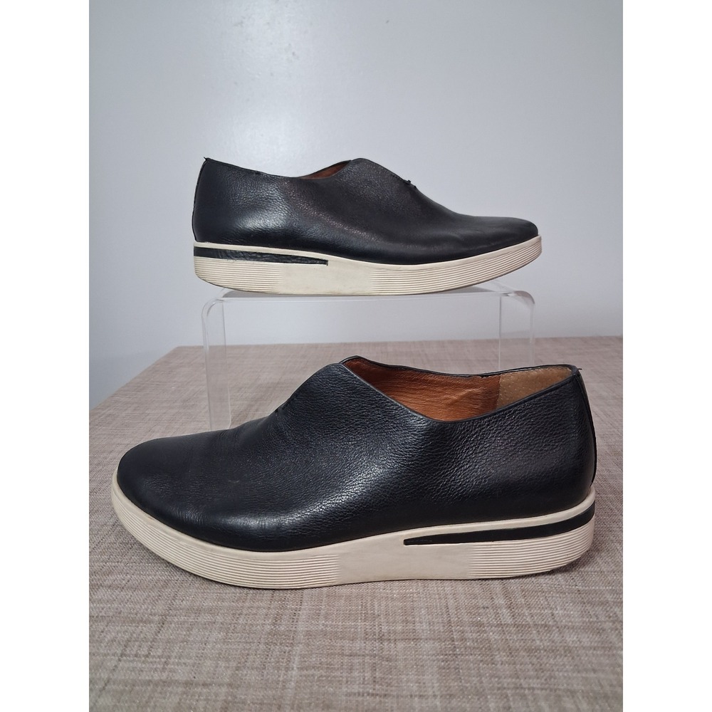 Gentle Souls Kenneth Cole Halden Black Leather V-Cut Slip On Platform Shoes 9.5